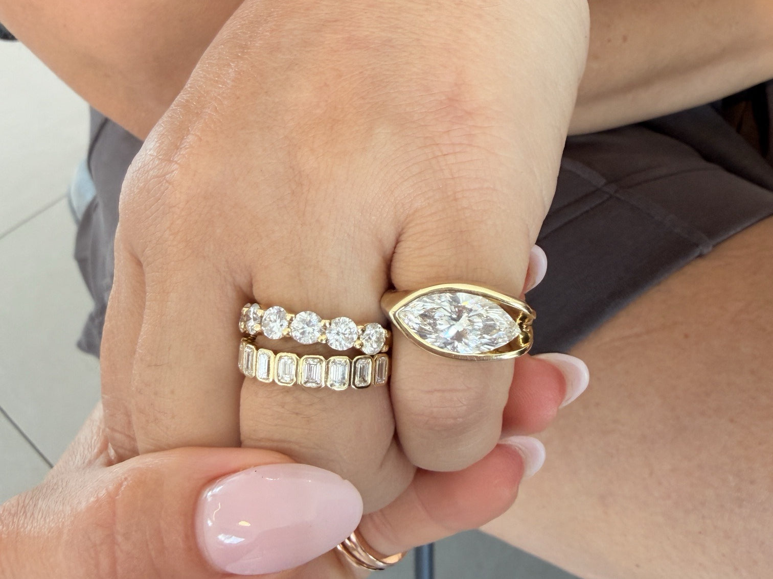 2.1CTS ROUND DIAMOND HALFWAY RING - SEVEN DIAMONDS 0.3CT EACH